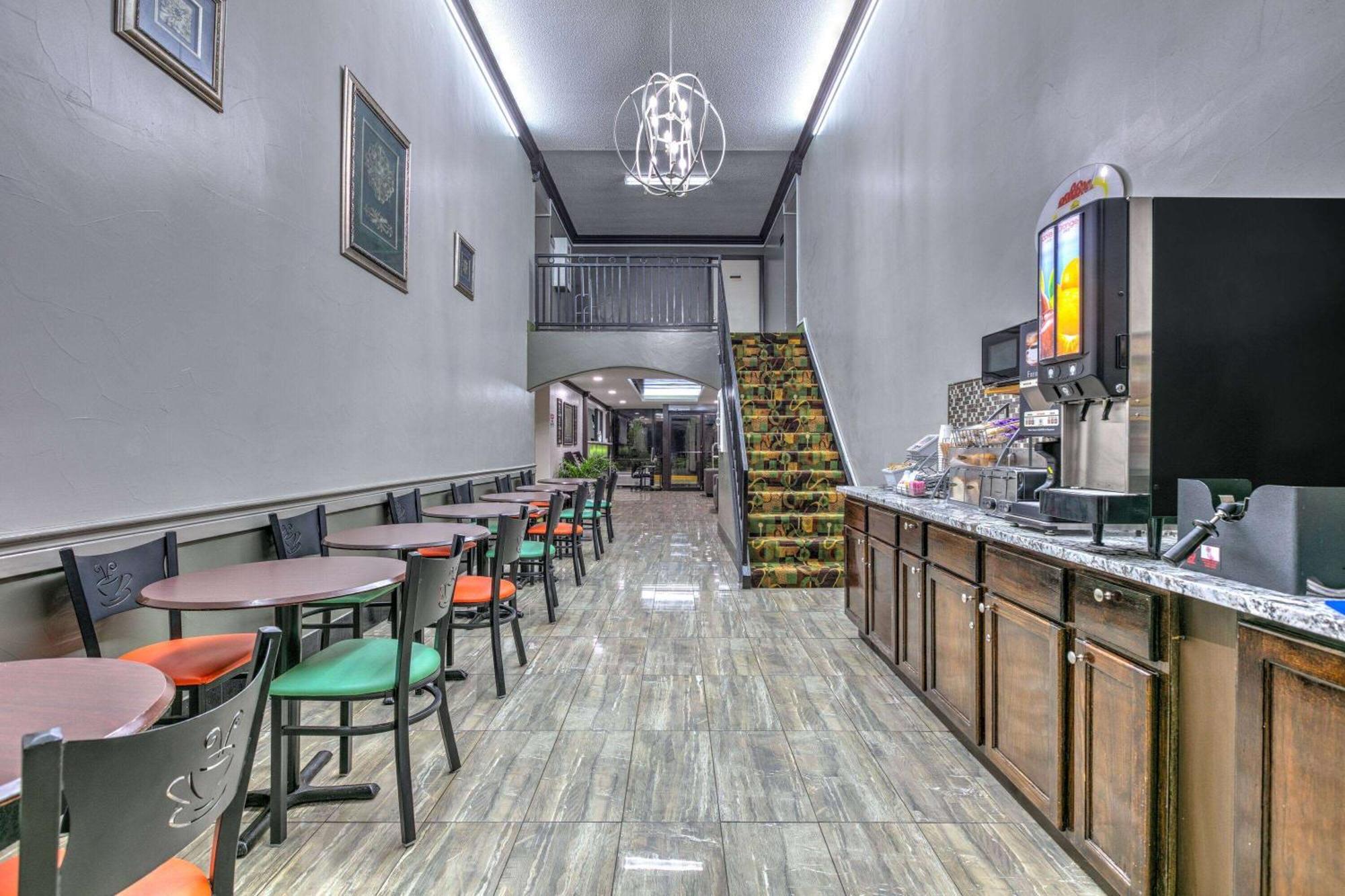 大草原城速8酒店 外观 照片